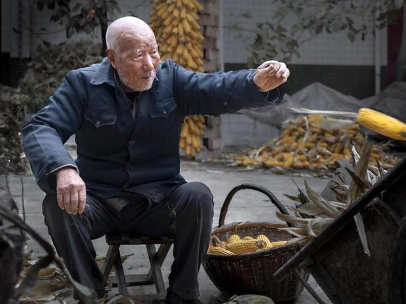 對老人，我們一定要尊重
